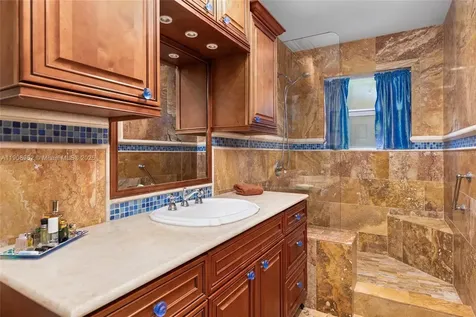 70 Bay Colony Lane Fort Lauderdale FL 33308