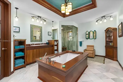 70 Bay Colony Lane Fort Lauderdale FL 33308