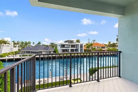 70 Bay Colony Lane Fort Lauderdale FL 33308