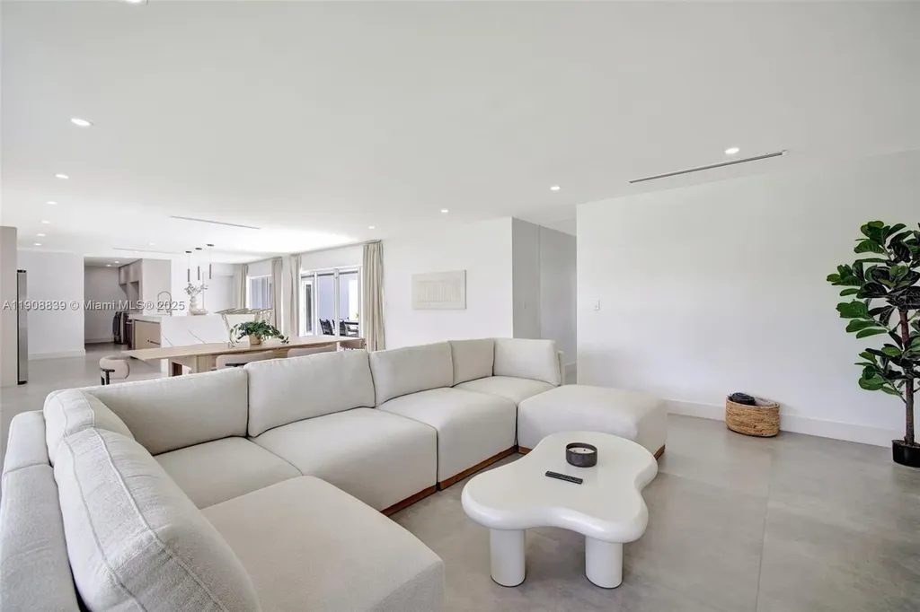 1448 NE 57th Place Fort Lauderdale FL 33334