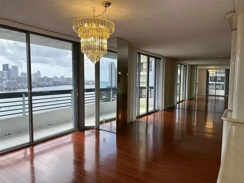 19101 NE 36th Court Aventura FL 33180