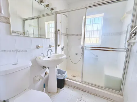 880 E 28th Street Hialeah FL 33013