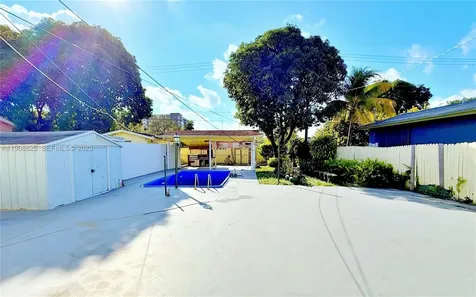 880 E 28th Street Hialeah FL 33013