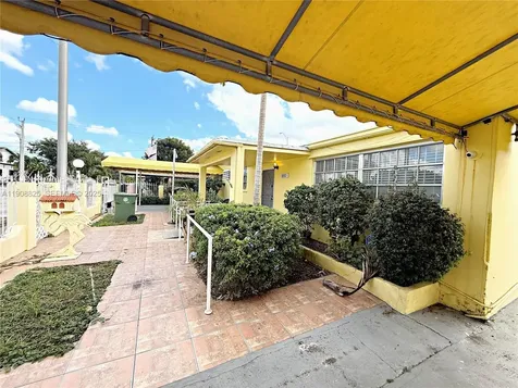 880 E 28th Street Hialeah FL 33013