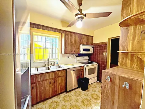 880 E 28th Street Hialeah FL 33013