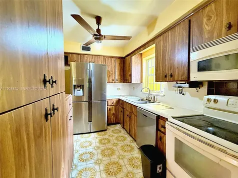 880 E 28th Street Hialeah FL 33013