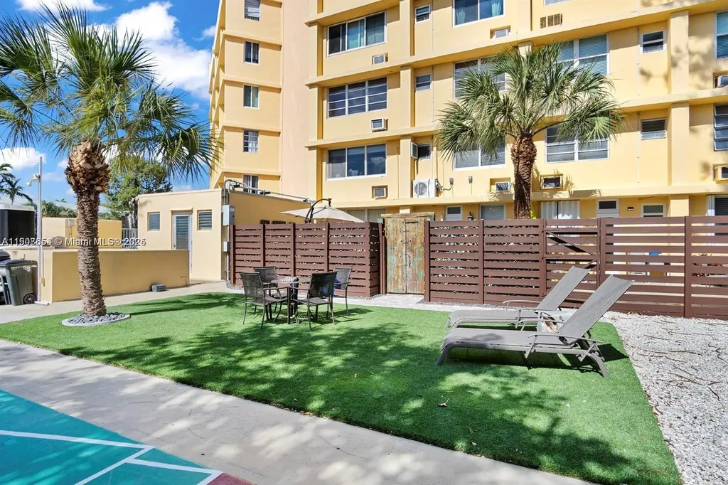 2400 NE 9th Street Fort Lauderdale FL 33304