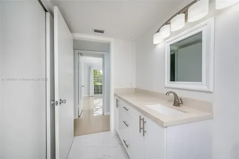 10421 Mahogany Key Circle Miami FL 33196