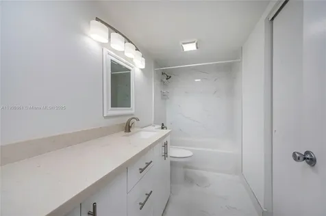 10421 Mahogany Key Circle Miami FL 33196