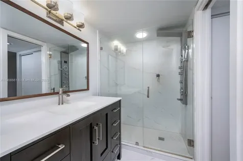 10421 Mahogany Key Circle Miami FL 33196