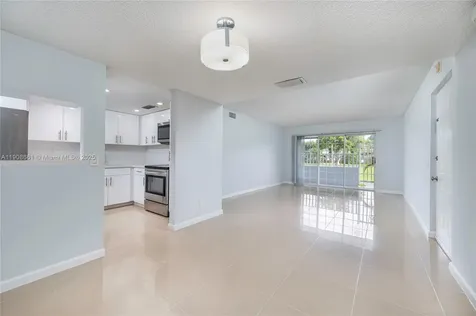 10421 Mahogany Key Circle Miami FL 33196