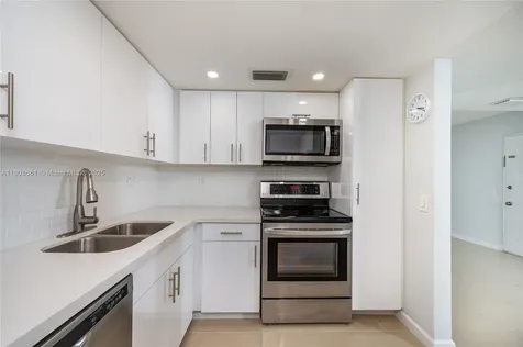 10421 Mahogany Key Circle Miami FL 33196