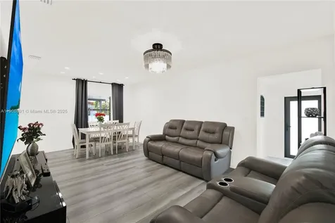 660 E 38th Street Hialeah FL 33013