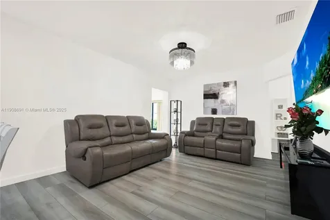 660 E 38th Street Hialeah FL 33013