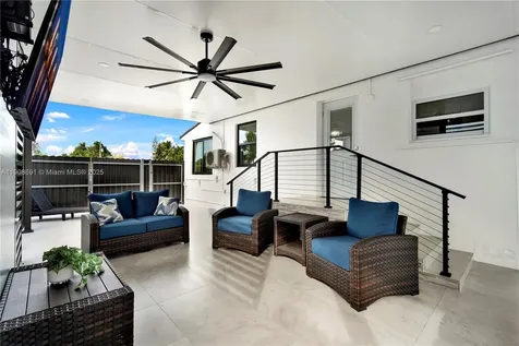 660 E 38th Street Hialeah FL 33013