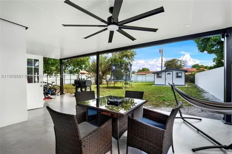 660 E 38th Street Hialeah FL 33013