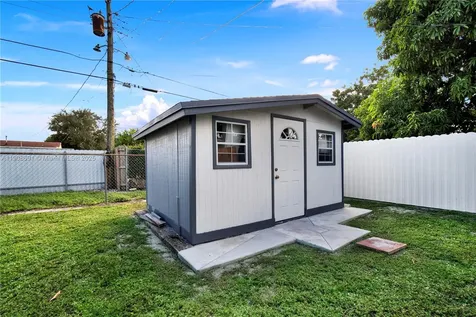660 E 38th Street Hialeah FL 33013
