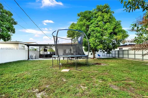 660 E 38th Street Hialeah FL 33013
