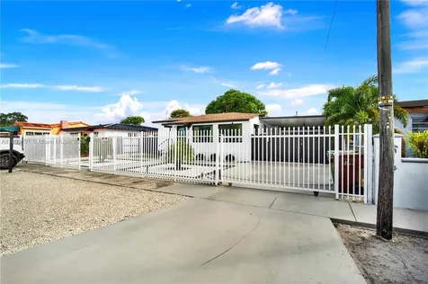 660 E 38th Street Hialeah FL 33013