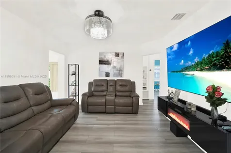 660 E 38th Street Hialeah FL 33013