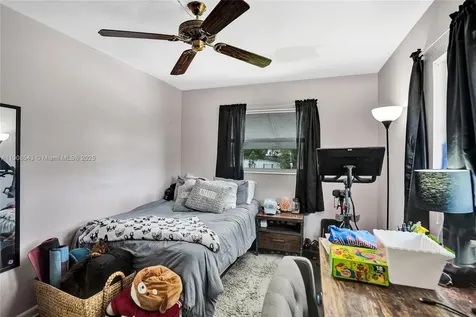 7270 NW 1st Street Pembroke Pines FL 33024