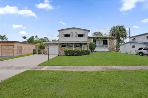7270 NW 1st Street Pembroke Pines FL 33024