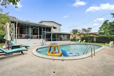7270 NW 1st Street Pembroke Pines FL 33024