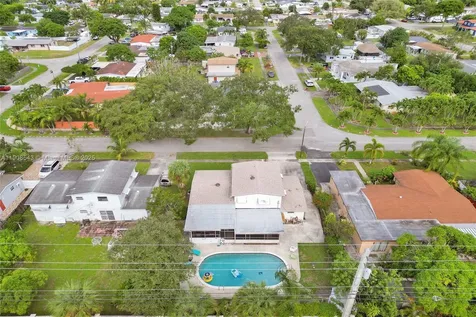 7270 NW 1st Street Pembroke Pines FL 33024