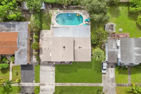 7270 NW 1st Street Pembroke Pines FL 33024