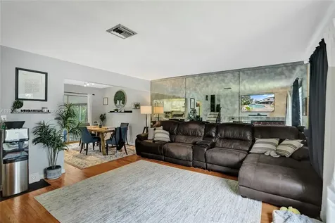 7270 NW 1st Street Pembroke Pines FL 33024