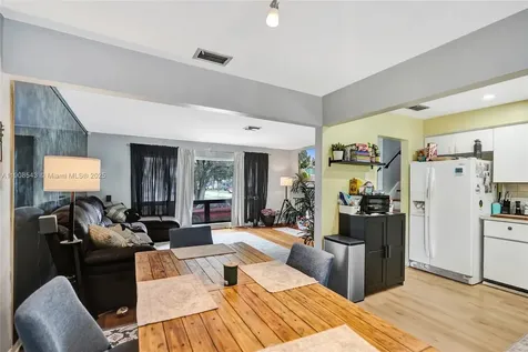 7270 NW 1st Street Pembroke Pines FL 33024
