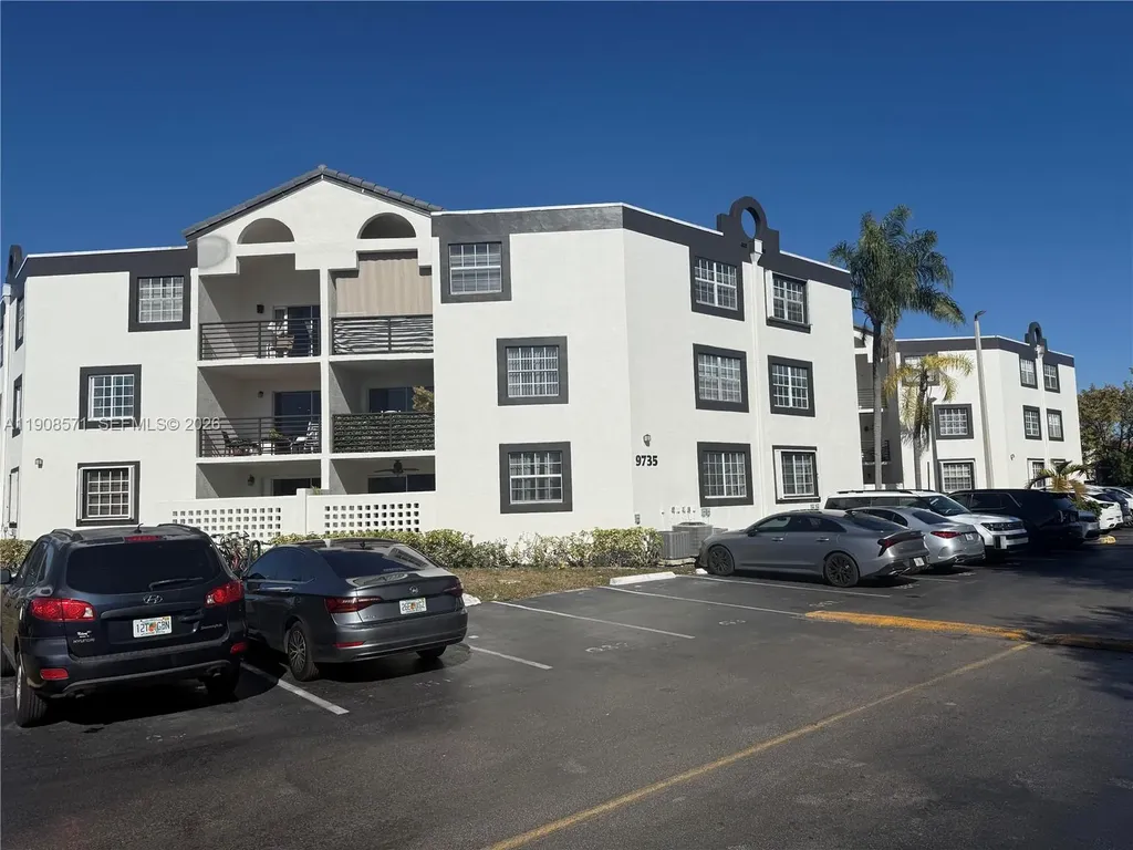 9735 Fontainebleau Boulevard Miami FL 33172
