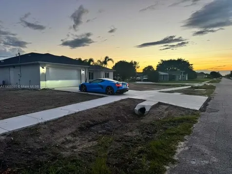 482 NW Marion Avenue Port St. Lucie FL 34983