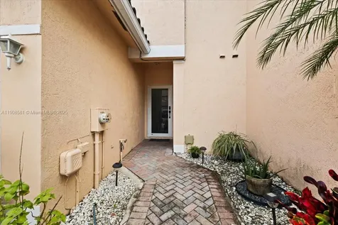 4086 NW 92nd Avenue Sunrise FL 33351