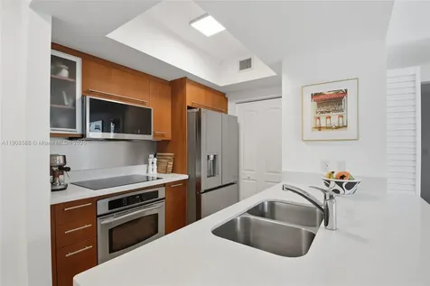 110 Washington Avenue Miami Beach FL 33139
