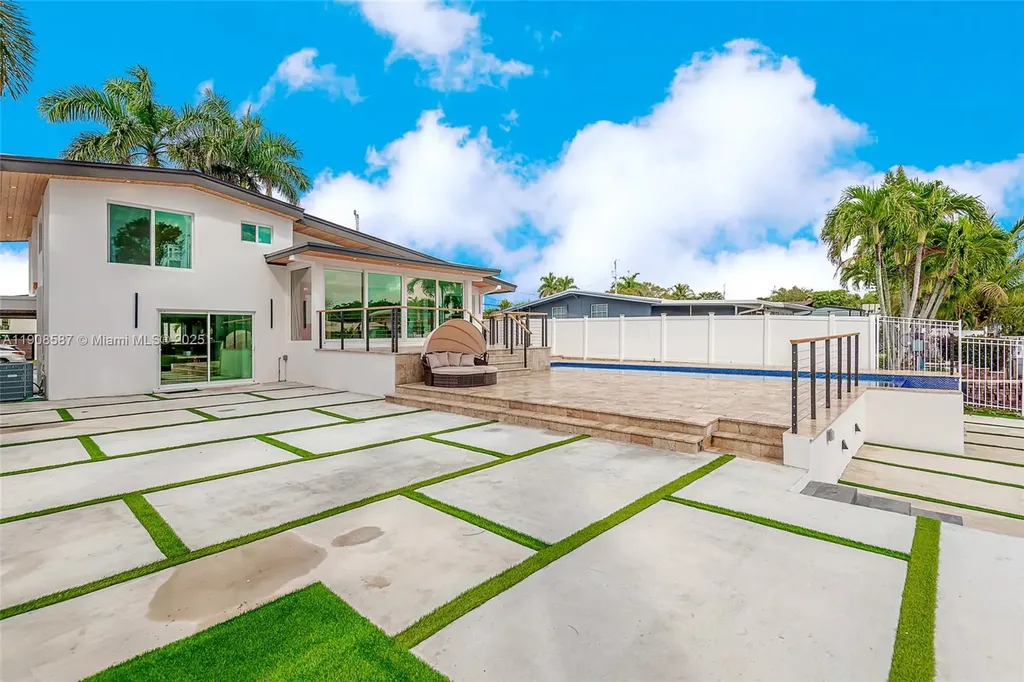 2436 Okeechobee Lane Fort Lauderdale FL 33317