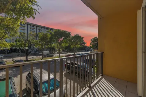 4709 NW 7th Street Miami FL 33126