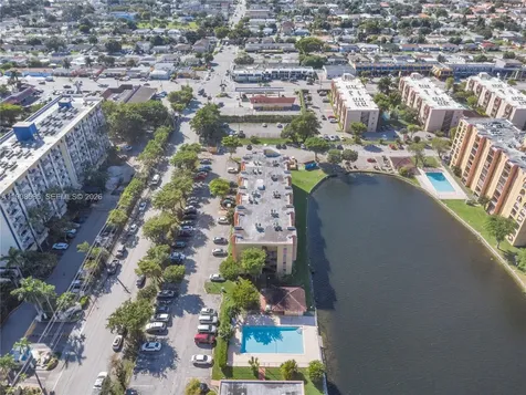 4709 NW 7th Street Miami FL 33126