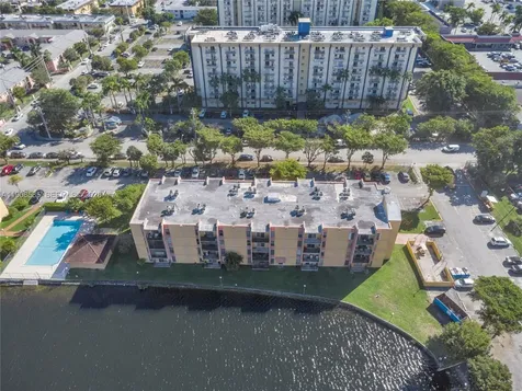 4709 NW 7th Street Miami FL 33126