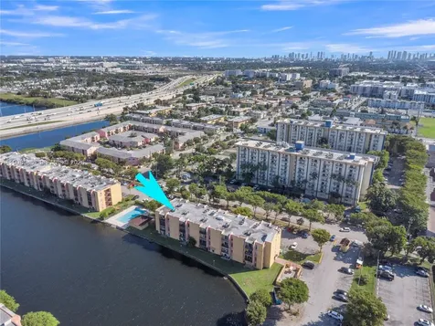 4709 NW 7th Street Miami FL 33126