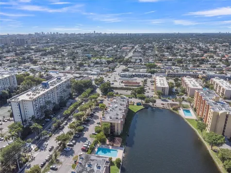 4709 NW 7th Street Miami FL 33126