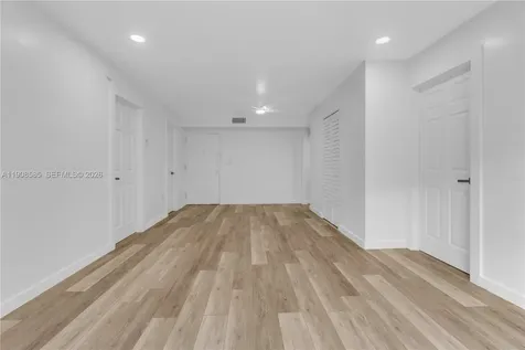 4709 NW 7th Street Miami FL 33126