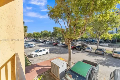 4709 NW 7th Street Miami FL 33126