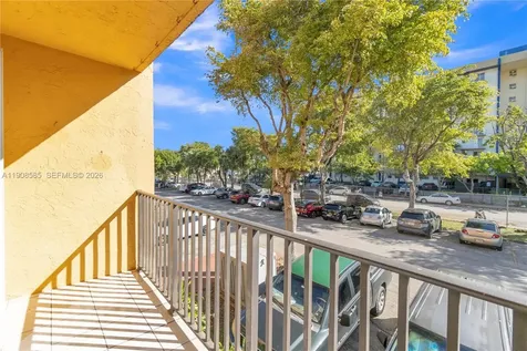 4709 NW 7th Street Miami FL 33126