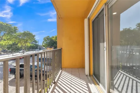 4709 NW 7th Street Miami FL 33126