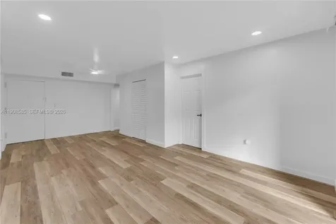 4709 NW 7th Street Miami FL 33126