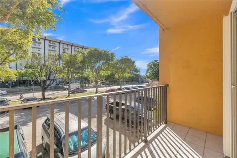 4709 NW 7th Street Miami FL 33126