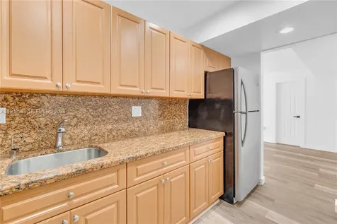 4709 NW 7th Street Miami FL 33126