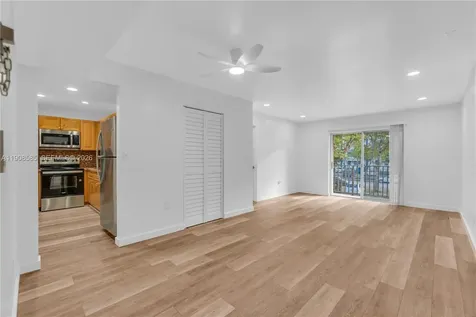 4709 NW 7th Street Miami FL 33126