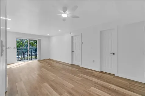 4709 NW 7th Street Miami FL 33126